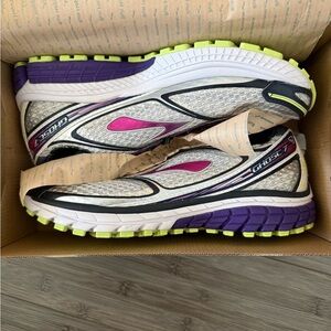 Brooks Women's Ghost 7 Athletic Shoes - Purple, Pink, and White - Brand New - 10